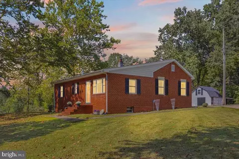 1042 George James Loop, Radiant, VA 22732