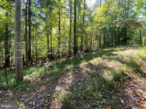 White Oak Dr N, Madison, VA 22727