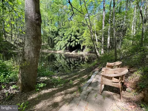 13 Leathers Ln, Etlan, VA 22719