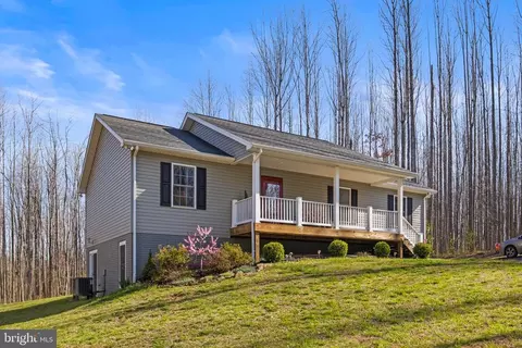 1943 Orange Rd, Pratts, VA 22731