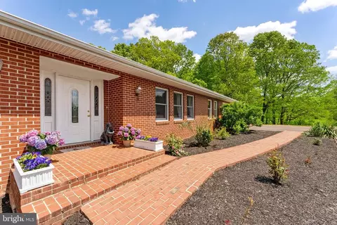 846 George James Loop, Radiant, VA 22732 photo 2