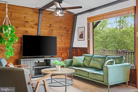 307 Cc Rd, Hood, VA 22723