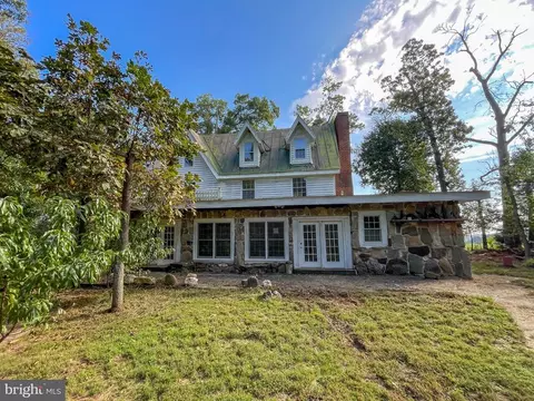 188 Bear Shop Ln, Reva, VA 22735