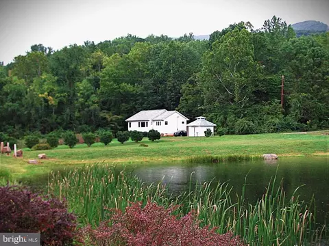 33 E Circle Rd E, Madison, VA 22727