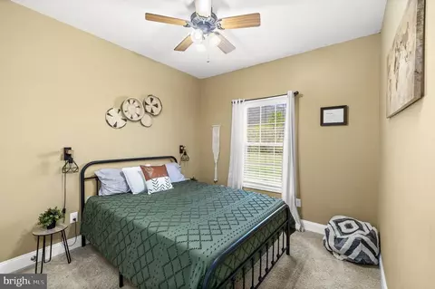 Bedroom - 3063 Etlan Rd, Etlan, VA 22719 photo 3 of 5