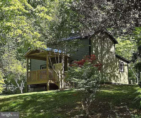 2303 W Hoover Rd W, Haywood, VA 22722