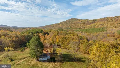 118 Roberts Ln, Shipman, VA 22971