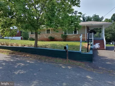 347 Berry St, Orange, VA 22960 photo 4