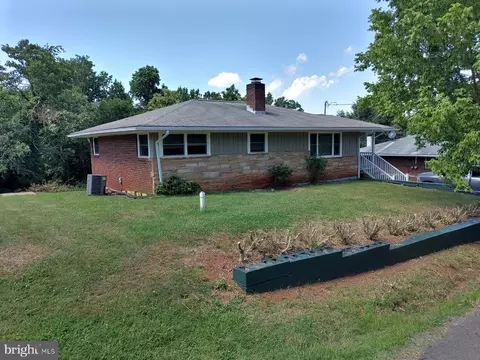 347 Berry St, Orange, VA 22960 photo 1