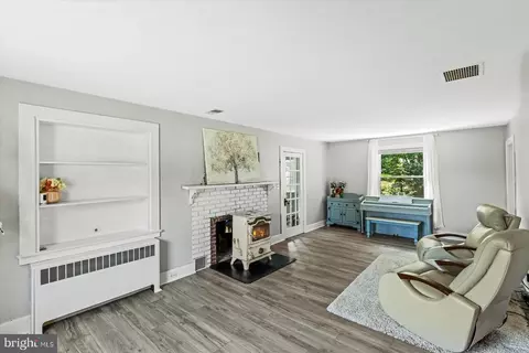 416 E Main St E, Orange, VA 22960 photo 9