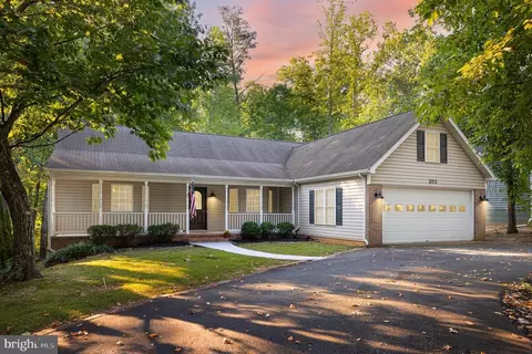 203 Yorktown Blvd, Locust Grove, VA 22508