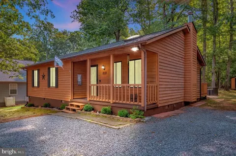 805 Eastover Pkwy, Locust Grove, VA 22508