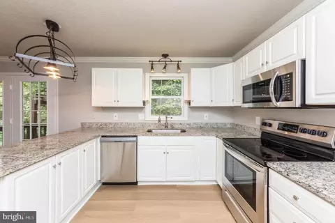 100 Cavalier Ct, Locust Grove, VA 22508
