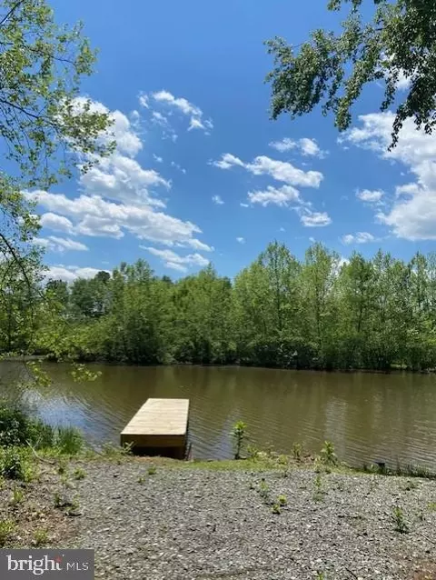 26488 Daniels Point Dr, Unionville, VA 22567