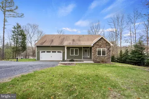 26476 Daniels Point Dr, Unionville, VA 22567