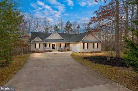 8356 Forest Grove Ct, Locust Grove, VA 22508
