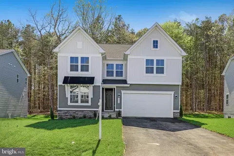 2852 White Tail Dr, Locust Grove, VA 22508
