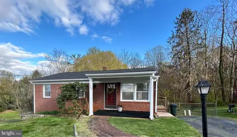 282 Berry St, Orange, VA 22960