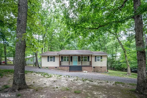 100 Creekside Dr, Locust Grove, VA 22508