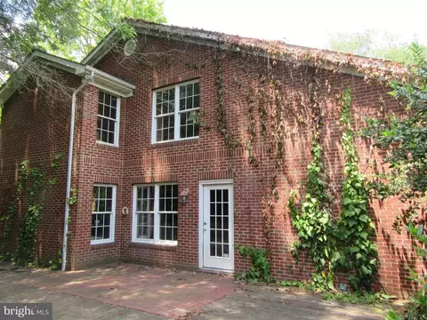 217 Duke St, Gordonsville, VA 22942