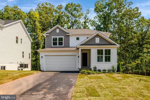 2881 White Tail Dr, Locust Grove, VA 22508