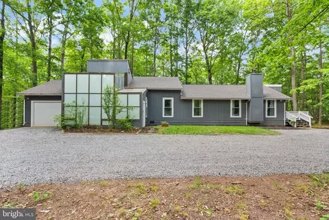 800 Mt Pleasant Dr, Locust Grove, VA 22508