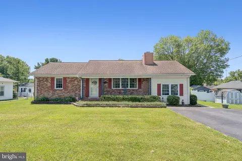 303 Partlow Dr, Gordonsville, VA 22942