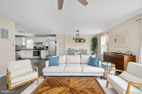 513 Lakeview Pkwy, Locust Grove, VA 22508