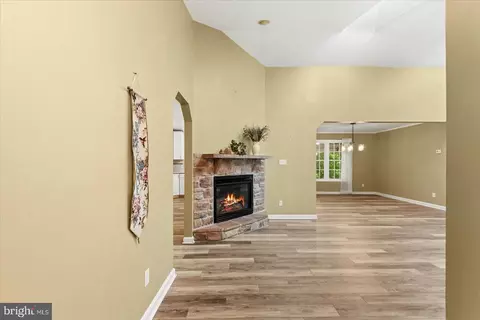 220 Creekside Dr, Locust Grove, VA 22508