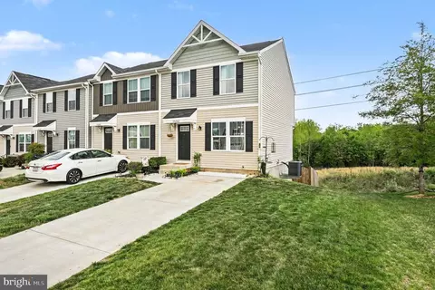 35202 Sara Ct, Locust Grove, VA 22508