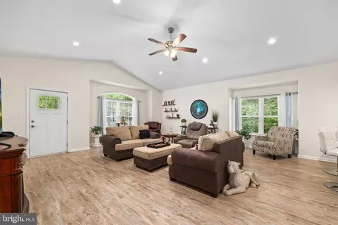 2602 Lakeview Pkwy, Locust Grove, VA 22508