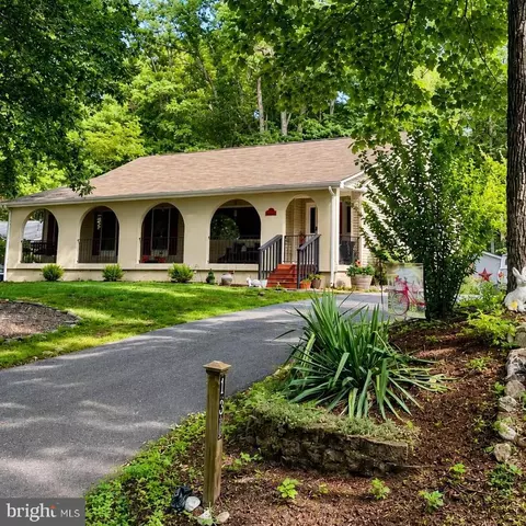 135 Washington St, Locust Grove, VA 22508