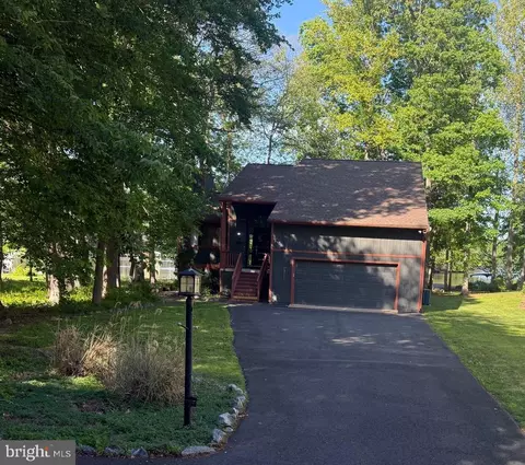 1917 Lakeview Pkwy, Locust Grove, VA 22508
