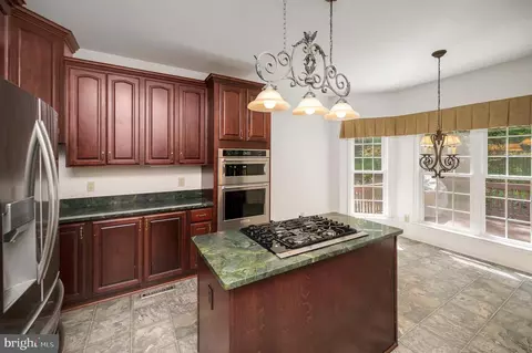 909 Eastover Pkwy, Locust Grove, VA 22508