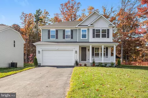 2804 White Tail Dr, Locust Grove, VA 22508