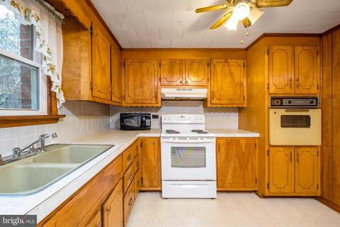 189 Weakley Ln, Stanley, VA 22851 photo 2