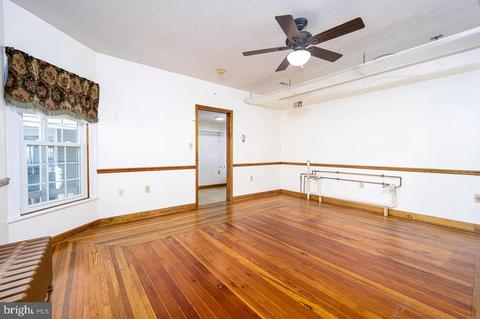 300 E Main St, Luray, VA 22835 photo 11