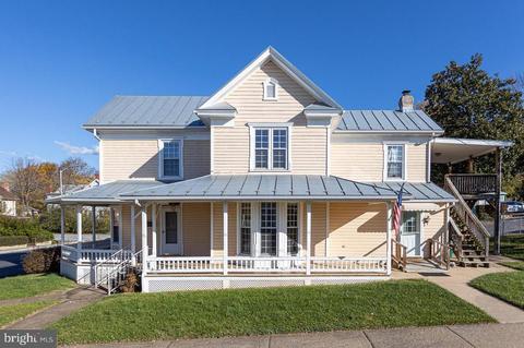 300 E Main St, Luray, VA 22835 photo 1