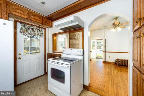 300 E Main St, Luray, VA 22835 photo 4