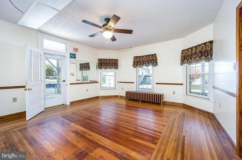 300 E Main St, Luray, VA 22835 photo 10