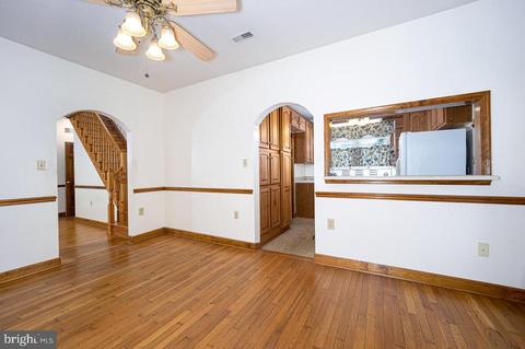 300 E Main St, Luray, VA 22835 photo 5