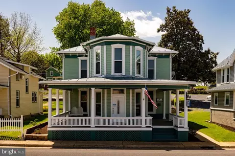 312 E Main St E, Luray, VA 22835 photo 1