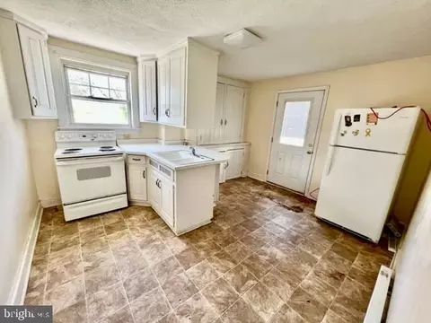 321 3rd St, Shenandoah, VA 22849 photo 8