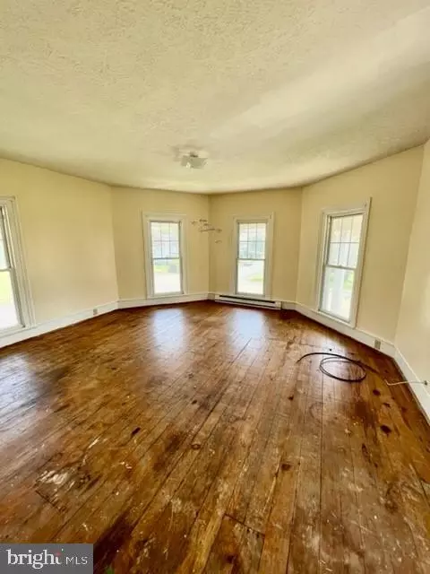 321 3rd St, Shenandoah, VA 22849 photo 5