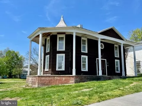 321 3rd St, Shenandoah, VA 22849 photo 1