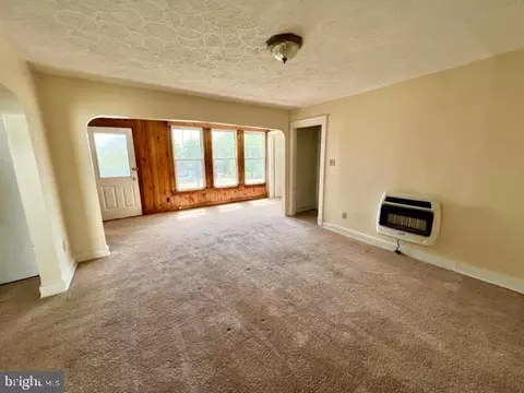 321 3rd St, Shenandoah, VA 22849 photo 3