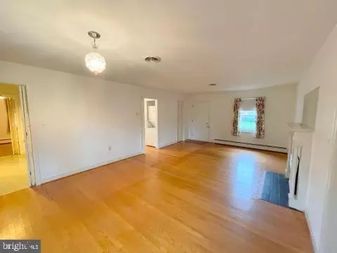 9 Spring St, Luray, VA 22835 photo 5