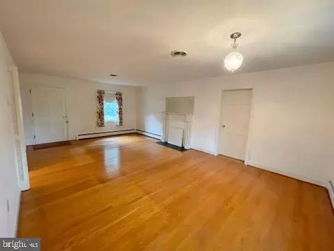 9 Spring St, Luray, VA 22835 photo 4