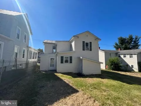 406 3rd St, Shenandoah, VA 22849 photo 2