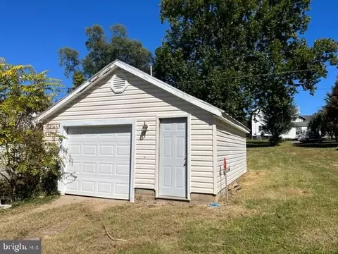 406 3rd St, Shenandoah, VA 22849 photo 3